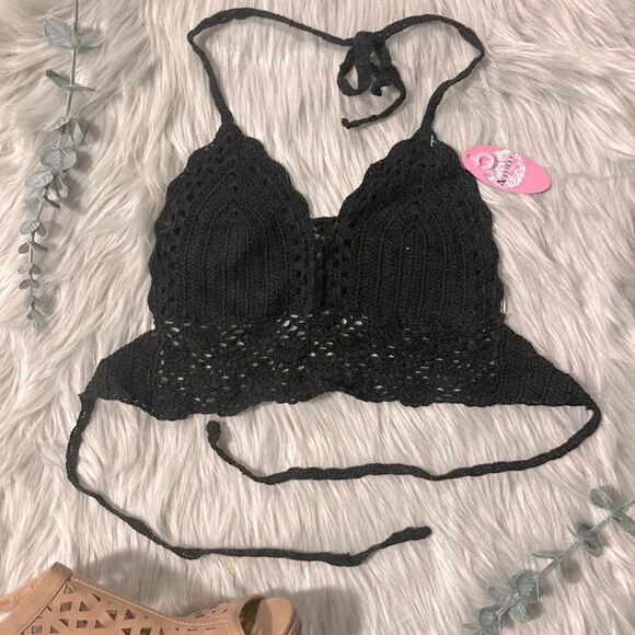 Anemone Black Halter Crochet Cropped Top - Picture 3 of 6
